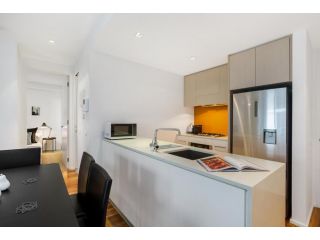 Stylish Apartment With Large Balcony and Parking Apartment, Melbourne - 1