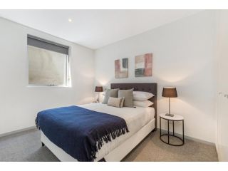 Stylish Apartment with Parking & Patio Near Dining Apartment, Melbourne - 3