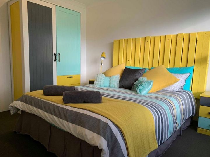 Stylish Colourfull Getaway Apartment, Margaret River Town - imaginea 10