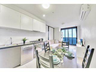 Stylish & Cozy 2BR Apt on Collins with City Views Apartment, Melbourne - 3