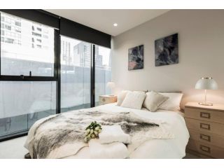 Stylish Melbourne CBD Lighthouse Apartment Apartment, Melbourne - 2