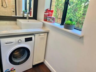 Stylish Private Studio, Close to Beach, WIFI, Parking Apartment, Melbourne - 5