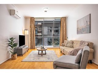 Stylish Studio With Pool & Gym in Heart of Sydney Apartment, Sydney - 2