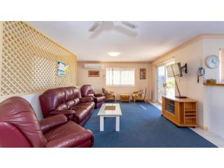 Stylish Unit Opposite Foreshore - Sylvan Beach Esp, Bellara Guest house, Bellara - 4