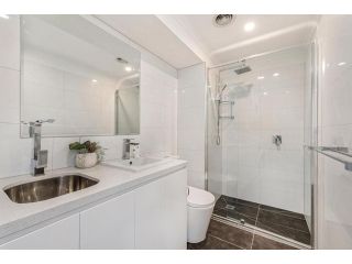 Stylish Unit with Balcony & Pool near Crown Casino Apartment, Melbourne - 5