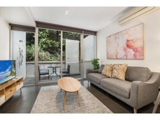 Ground Floor Terrace Unit near Edinburgh Gardens Apartment, Melbourne - 1