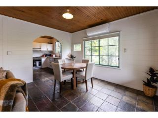 Summer Retreat Daylesford - Peaceful 2BR Vacation House Near Lake Daylesford - Fast WIFI & Balcony Guest house, Daylesford - 5