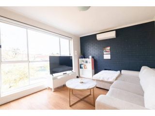 Sunny 1 Bedroom Apartment in St Kilda near the Beach Apartment, Melbourne - 3