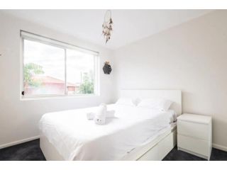 Sunny 1 Bedroom Apartment in St Kilda near the Beach Apartment, Melbourne - 5