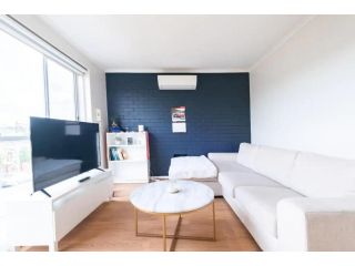 Sunny 1 Bedroom Apartment in St Kilda near the Beach Apartment, Melbourne - 2