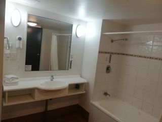 Surfers 1bedroom, Large Fridge, Washing Machine, Free Parking and WIFI Apartment, Gold Coast - 1