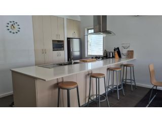 Swan Lake Retreat Apartment, Berrara - 3