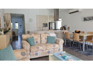 Swan Lake Retreat Apartment, Berrara - 1