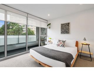 Tasteful St Kilda Apartment with Private Balcony Apartment, Melbourne - 4