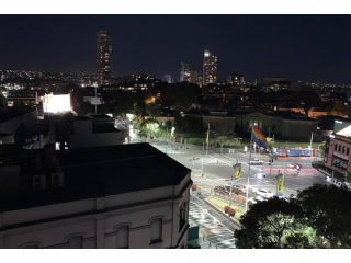 Taylor Square: small studio with a view! BUDGET Apartment, Sydney - 4