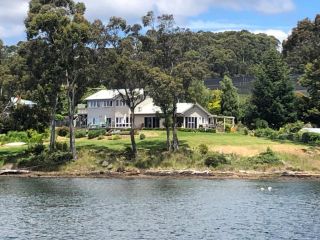 The Anchorage Waterfront Retreat Apartment, Tasmania - 1