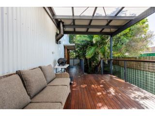 The Block House -LJ Hooker Yamba Guest house, Yamba - 1