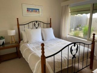 The Esplanade Holiday Home Guest house, Victoria - 5