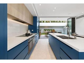 The newly constructed home with high end fixtures and fittings faces east Apartment, Melbourne - 5