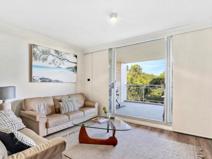 Beautiful Family Retreat with Large Balcony & Pool Apartment, Gosford - imaginea 3