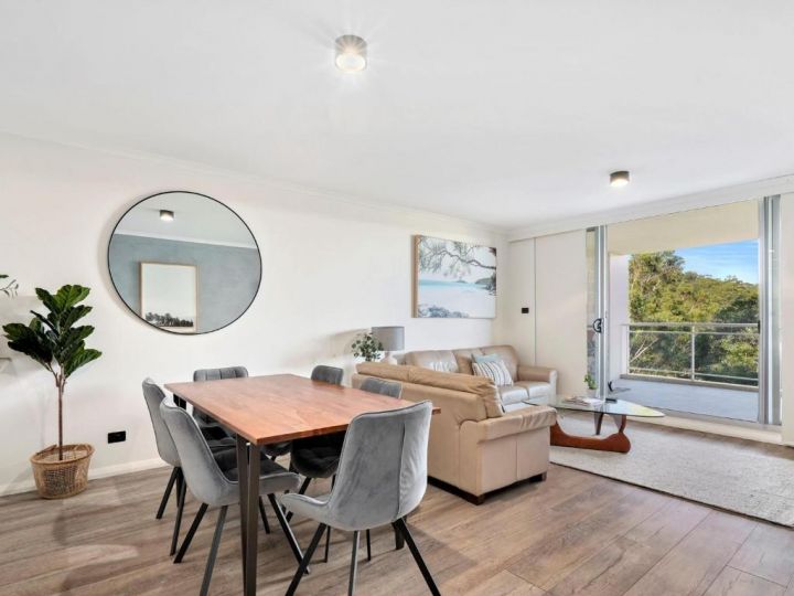 Beautiful Family Retreat with Large Balcony & Pool Apartment, Gosford - imaginea 2