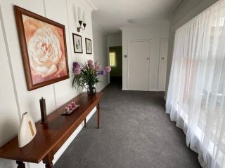 Three Bedroom Oasis to Brighton beach Guest house, Melbourne - 1