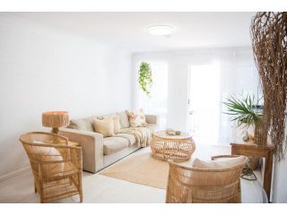 Byron Bay Accom Unit 3 34 Kendall Street - Three by the Sea Apartment, Byron Bay - 4