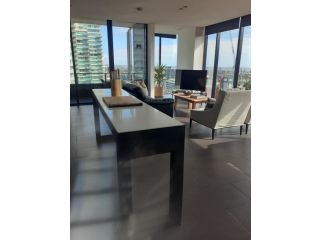 Top Floor Stunning Views Apartment, Melbourne - 3