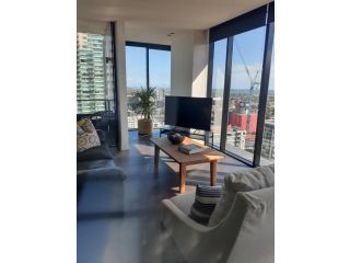 Top Floor Stunning Views Apartment, Melbourne - 4