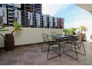 Urban Eden - Parking, Balcony, Chapel St 260m Apartment, Melbourne - 3