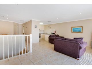 Townhouse on Tomaree - Central to CBD Villa, Nelson Bay - 5