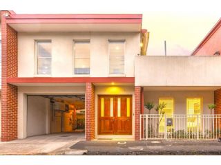 StayCentral - Port Melbourne Townhouse Apartment, Melbourne - 1