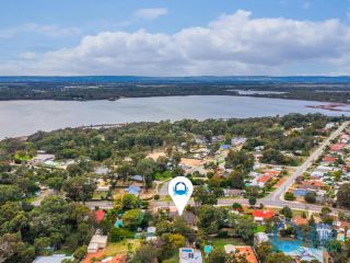 Tranquility in Mandurah with a Pool Guest house, Mandurah - 1