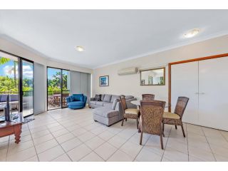 Trees and Seas - Airlie Beach Apartment, Airlie Beach - 2