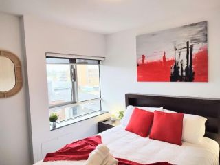 Trendy 2 Bed Apartment in the heart of St Kilda Apartment, Melbourne - 3