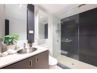 Trendy 2 Bed Apartment in the heart of St Kilda Apartment, Melbourne - 5