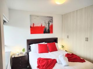 Trendy 2 Bed Apartment in the heart of St Kilda Apartment, Melbourne - 1