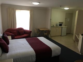 Tuckerbox Motor Inn Hotel, Gundagai - 2