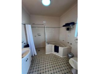 Tumbarumba Motel & Elms Restaurant Hotel, Tumbarumba - 4