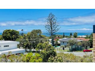 Ultra Modern, 3 Bedroom Apt At Kings Beach Guest house, Caloundra - 1