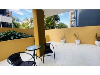 Unit 2 38 On Kings Kings Beach Guest house, Caloundra - 3