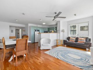 Unit 3 Pacific Waves 7 Tingira Crescent Sunrise Beach Apartment, Sunrise Beach - 3