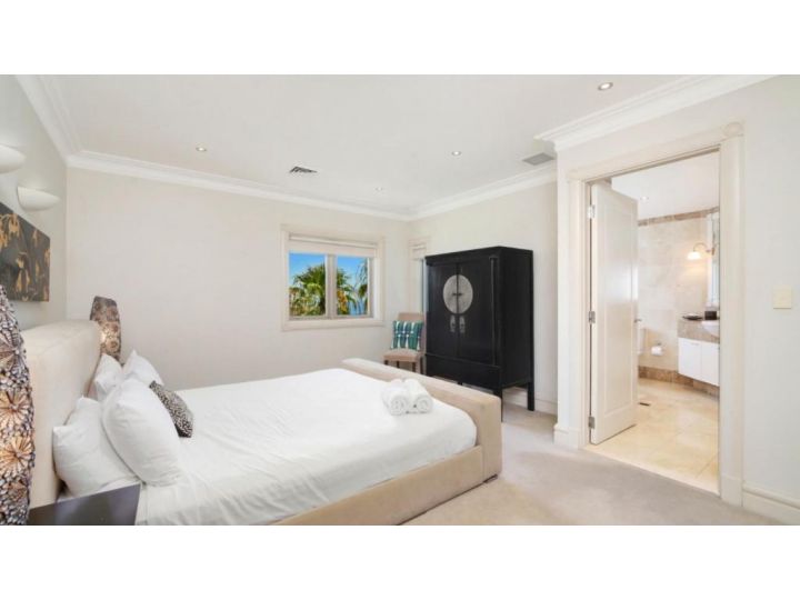 Unit 36 - 4 Bed Platinum Ocean View Guest house, Terrigal - imaginea 6