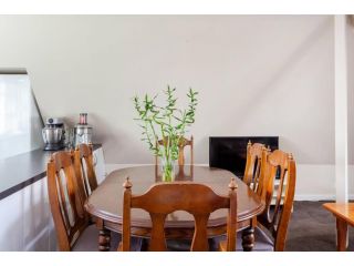 Upstairs Studio Apartment with street access Apartment, Melbourne - 1