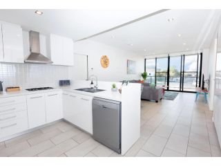 Urban Jungle! Executive Apartment in Heart of CBD Apartment, Wagga Wagga - 3