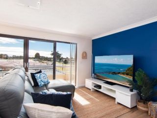 Villa Capri 3, Just a Hop, Skip and Jump to Bowling Club Apartment, Tuncurry - 2