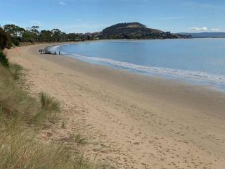 Villa on the bay - 5 min walk to the beach Villa, Tasmania - 4