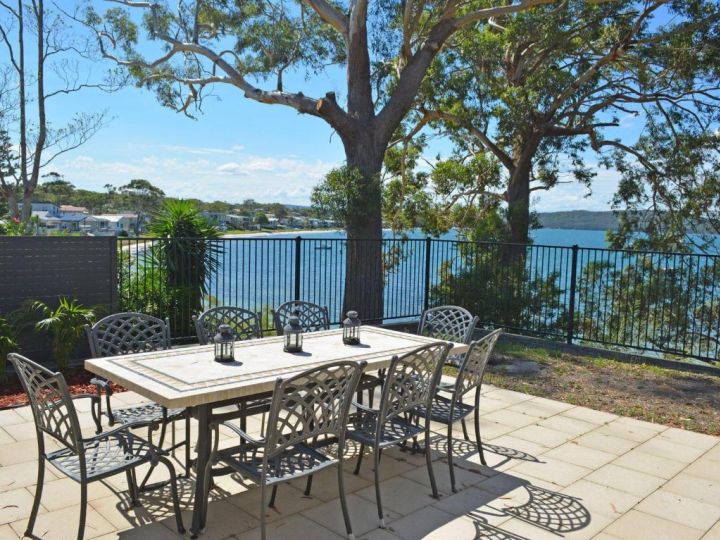 Wanda Magic&#x27; 19 Randall Drive - beautiful water front house Guest house, Salamander Bay - imaginea 1