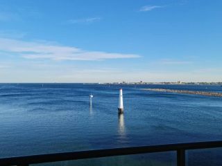 Waterfront apartment, sea view and access to beach Apartment, Melbourne - 2