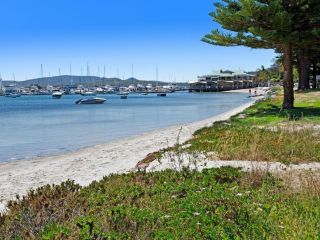 Waterfront at Sunset Boulevard, 26 Sunset Boulevard Guest house, Soldiers Point - 5